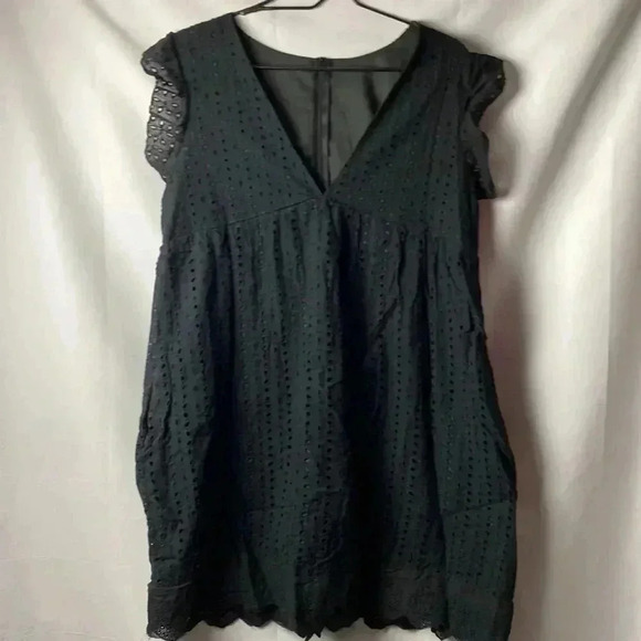 UNBRANDED WOMENS SIZE MEDIUM BLACK EYELET ROMPER DRESS BACK ZIPPER CLEAN - Picture 3 of 16